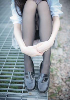 变态美女穿开裆蕾丝内裤_BD国语高清神马影院手机在线