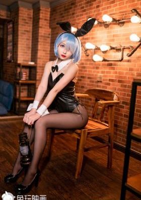 美女穿包臀裙热舞_超清免费高清观看