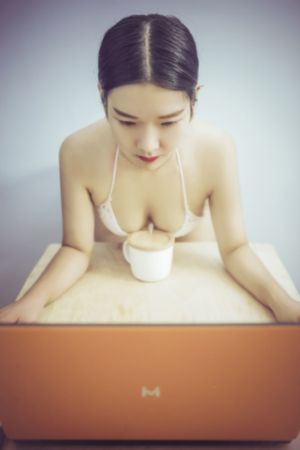 青青草原伊人网_超清视频大全